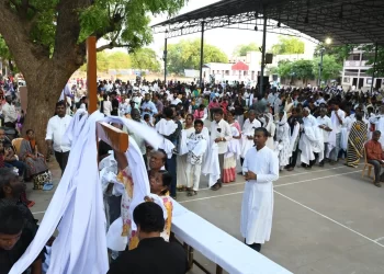 ஆலயங்களில் புனித வெள்ளி வழிபாடுகள்!!