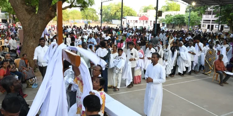 ஆலயங்களில் புனித வெள்ளி வழிபாடுகள்!!