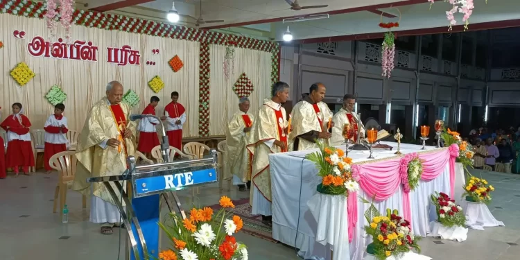 ஈஸ்டர் தின விழா கொண்டாட்டங்கள்- ஆலயங்களில் நள்ளிரவு ஆராதனைகள் மற்றும் திருப்பலிகள்!