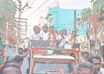 பா.ஜ.க. வேட்பாளர் வாக்கு சேகரிப்பு