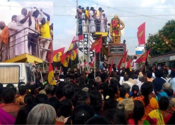 முன்னாள் அமைச்சர் வாக்கு சேகரிப்பு