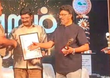 அறம் விருதுகள் சார்பாக  விருது  வழங்கப்பட்டது