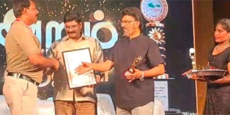 அறம் விருதுகள் சார்பாக  விருது  வழங்கப்பட்டது