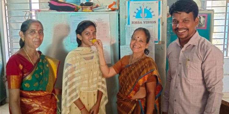 சாதனை படைத்த மாணவி