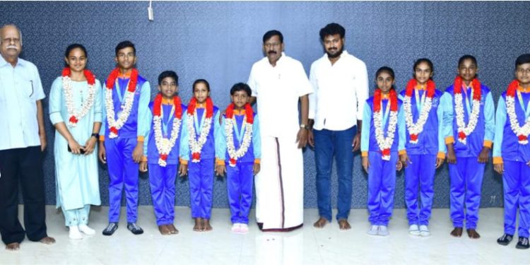 யோகாசன போட்டிகள் டி.ஜெ.எஸ்., மாணவர்கள் சாதனை