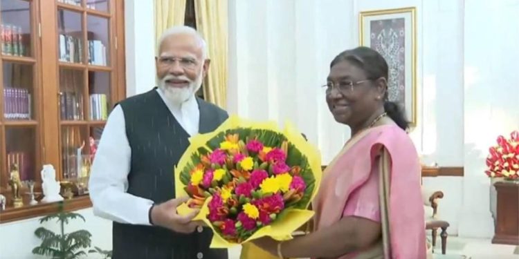 பிரதமர் தலைமையில் அமைச்சர்கள் பட்டியல்