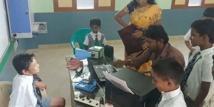 பள்ளிகளில் ஆதார் சிறப்பு முகாம்கள்