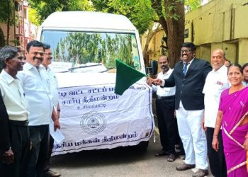 வாகனத்தை கொடியசைத்து தொடங்கி வைத்த நீதிபதி