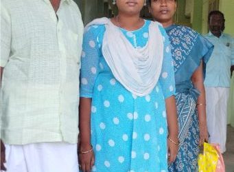 மாணவிக்கு கல்வி கட்டணம் செலுத்திய சமூக ஆர்வலர்