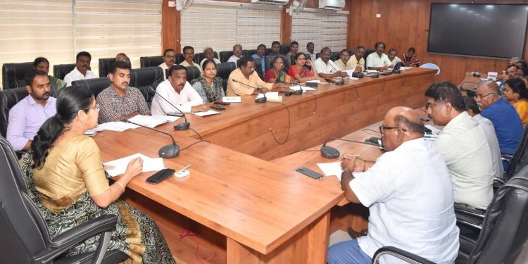 அலுவலர்களுக்கு ஆலோசனைக் கூட்டம்