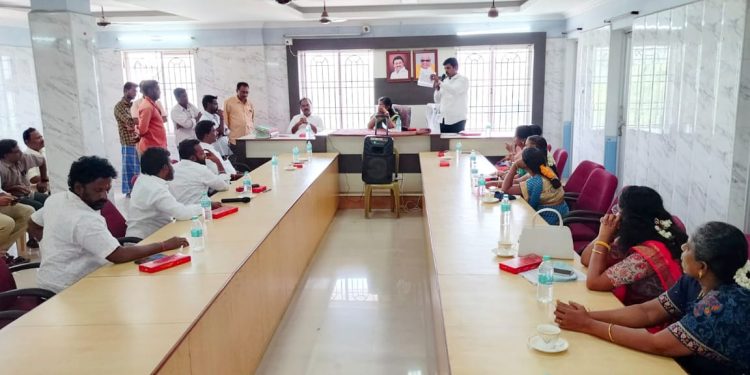 பேரூராட்சியில் மாதாந்திர கூட்டம்