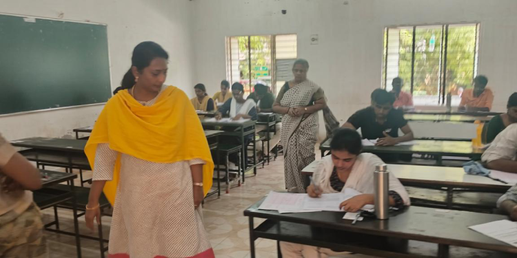 கல்லூரியில் மாவட்ட ஆட்சியர் ஆய்வு 