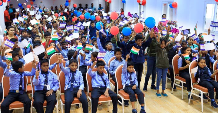 உலகில் 10 பள்ளிகளில் ஒரு பள்ளி தேர்வு