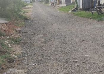 சாலை சீரமைக்க கோரிக்கை