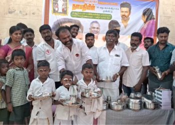 கல்வி உபகரணங்கள் வழங்கும் விழா