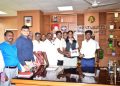 பேச்சுப்போட்டியில் முதல் பரிசை வென்ற மாணவி