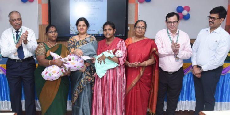 நலத் திட்டத்தின் கீழ் தாய் மற்றும் குழந்தை தினம்