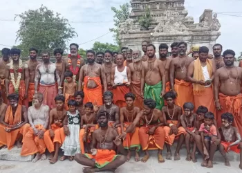 திருவெள்ளைவாயல் கிராமத்தில் அலகுகுத்தி நேர்த்திக்கடன்