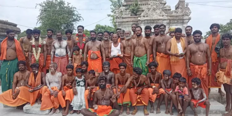 திருவெள்ளைவாயல் கிராமத்தில் அலகுகுத்தி நேர்த்திக்கடன்