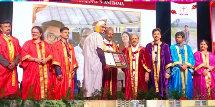 கல்லூரியில் பட்டமளிப்பு விழா