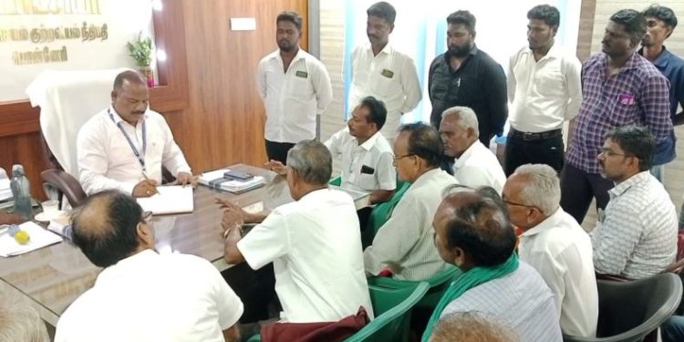 நீர்நிலை ஆக்கிரமிப்புகளை அகற்ற வலியுறுத்தி போராட்டம்