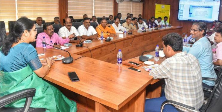 ஆட்சியர் தலைமையில் ஆலோசனை கூட்டம்