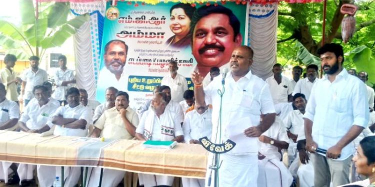 அதிமுக உறுப்பினர்கள் அட்டை வழங்கும் விழா