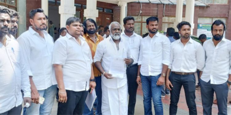 ஆட்சியரிடம் சட்டமன்ற உறுப்பினர் கோரிக்கை மனு