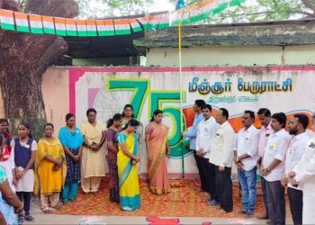 பேரூராட்சி மன்ற தலைவர் தேசியக் கொடி ஏற்பு