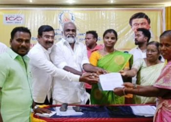 வீடு கட்டுமான பணிக்கு சான்று வழங்கும் விழா