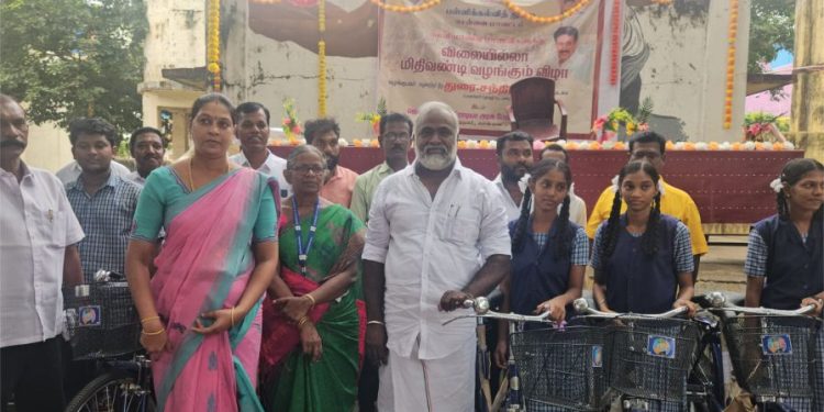 விலையில்லா மிதிவண்டி வழங்கும் நிகழ்ச்சி