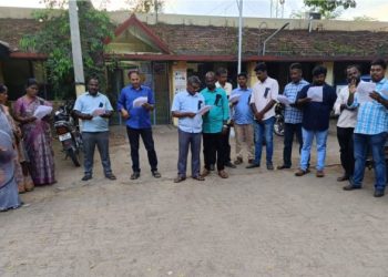 தமிழ்நாடு கிராம நிர்வாக சார்பாக ஆர்ப்பாட்டம்