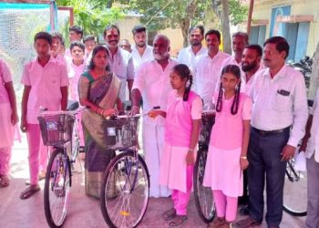 மிதிவண்டிகள் வழங்கும் நிகழ்ச்சி