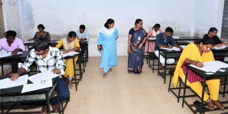 அரசு பணியாளர் தேர்வு ஆட்சியர் ஆய்வு