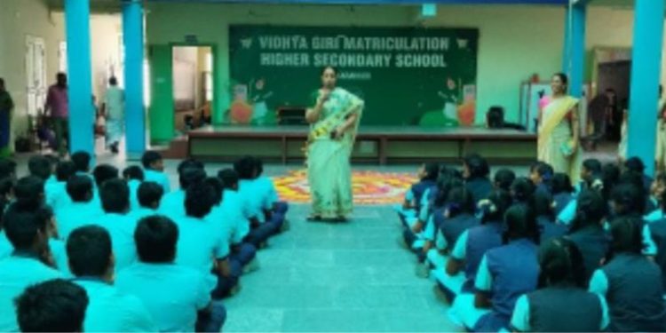 பள்ளியில் ஓணம் பண்டிகை விழா