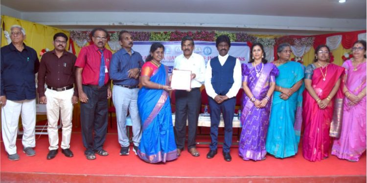 கல்விக் குழுமம் சார்பாக ஆசிரியர் தின விழா