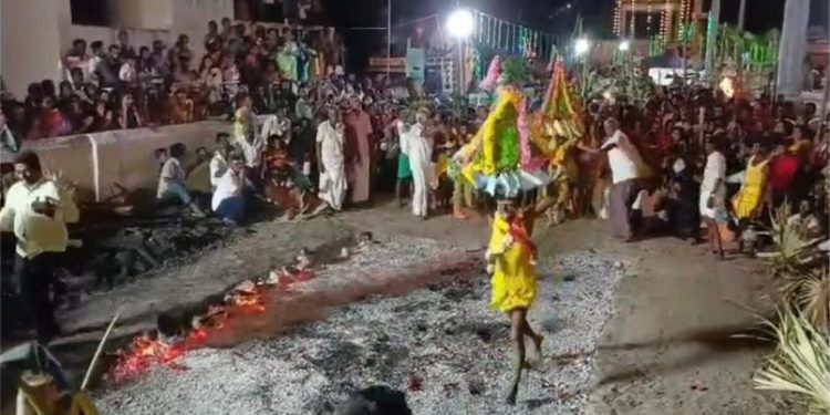 கோவிலில் தீமிதி விழா