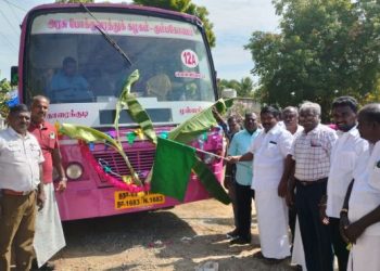 பேருந்தை கொடியசைத்து துவக்கிய  சட்டமன்ற உறுப்பினர்