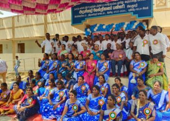 ஓய்வு பெற்ற ஆசிரியர்களுக்கு நினைவு பரிசு