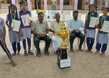 சிலம்பாட்டத்தில் பள்ளி மாணவர்கள் முதலிடம்