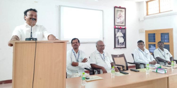 கல்லூரியில் ஆசிரியர் மேம்பாட்டு கருத்தரங்கம்