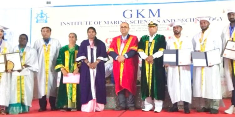 கல்வி குழுமத்தின் சார்பில் பட்டமளிப்பு விழா