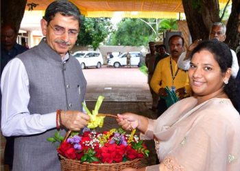 பட்டமளிப்பு விழாவில் பங்கேற்ற தமிழக ஆளுநர்