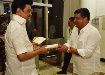 மதுரைக்கு வந்த தமிழக முதல்வருக்கு வரவேற்பு