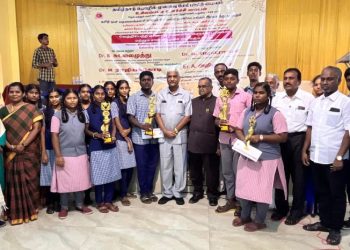 மாணவ மாணவியர்களுக்கு பரிசுகள் வழங்கும் விழா