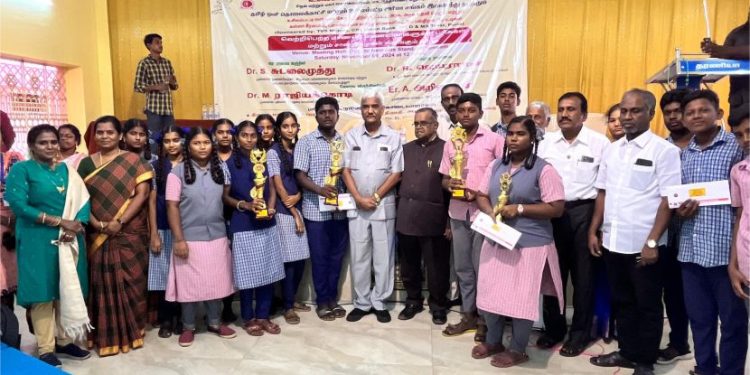 மாணவ மாணவியர்களுக்கு பரிசுகள் வழங்கும் விழா