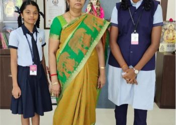 மாநில இறகுப்பந்து போட்டிக்கு தகுதி பெற்ற மாணவிகள்