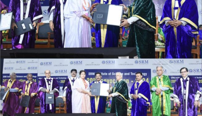 பல்கலைக்கழகத்தில் சிறப்பு பட்டமளிப்பு விழா