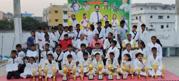 போட்டியில் வெற்றி பெற்ற மாணவர்களுக்கு பாராட்டு விழா