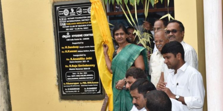 பள்ளியில் கழிப்பறை திறப்பு